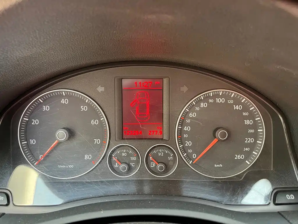 VOLKSWAGEN SAGITAR 2010