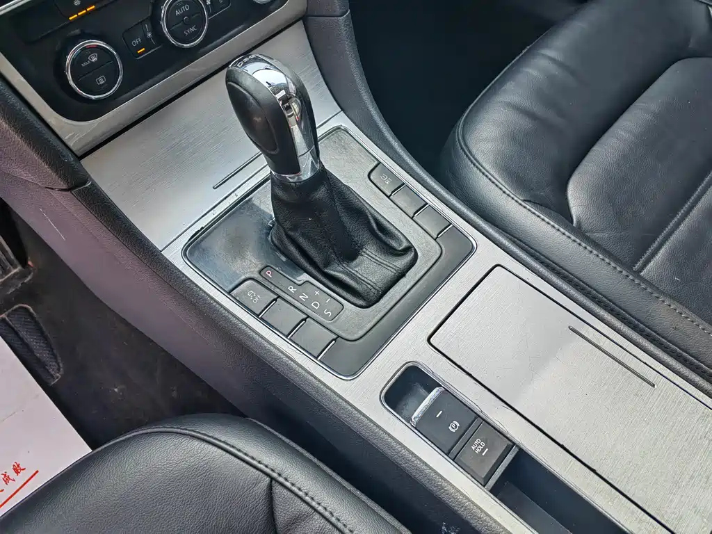 VOLKSWAGEN PASSAT 2016