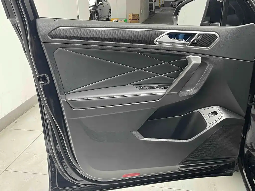 VOLKSWAGEN TIGUAN L 2022