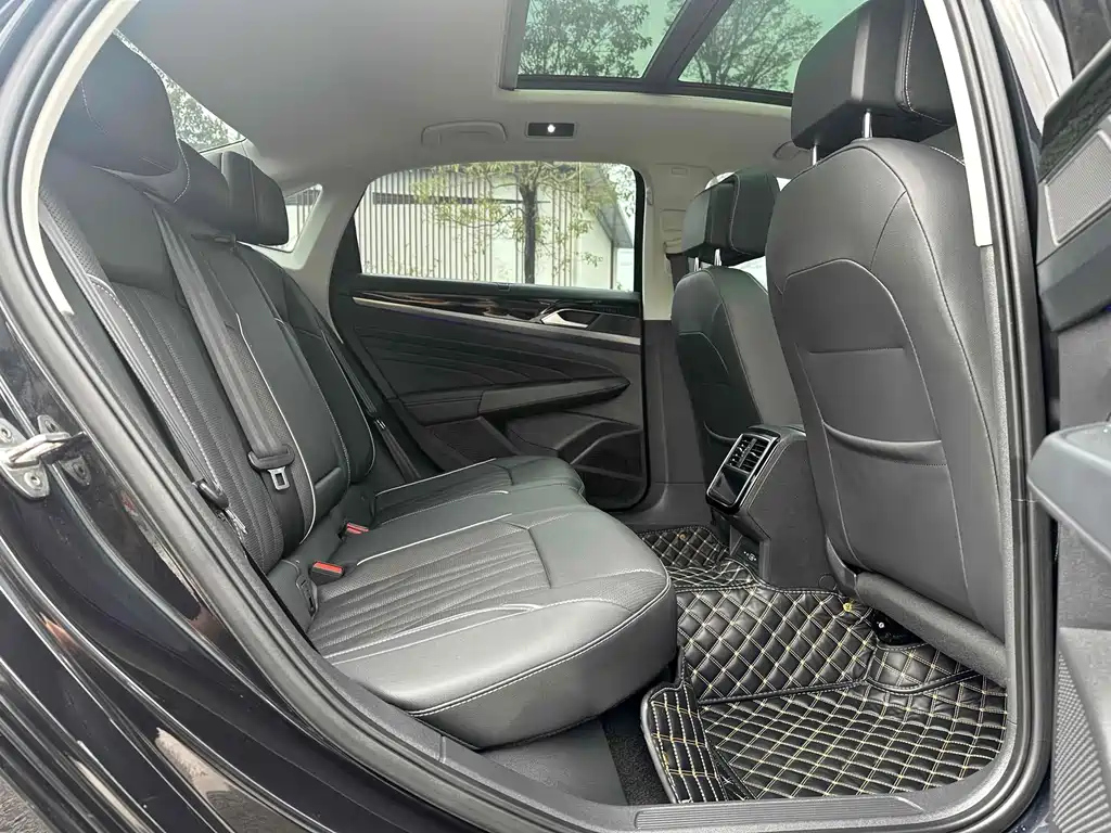 VOLKSWAGEN PASSAT 2022