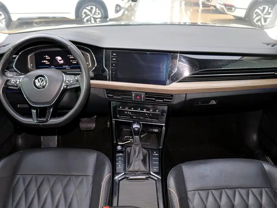 VOLKSWAGEN PASSAT 2021