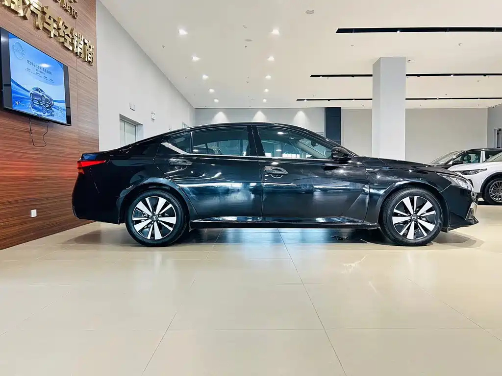 NISSAN TEANA 2022