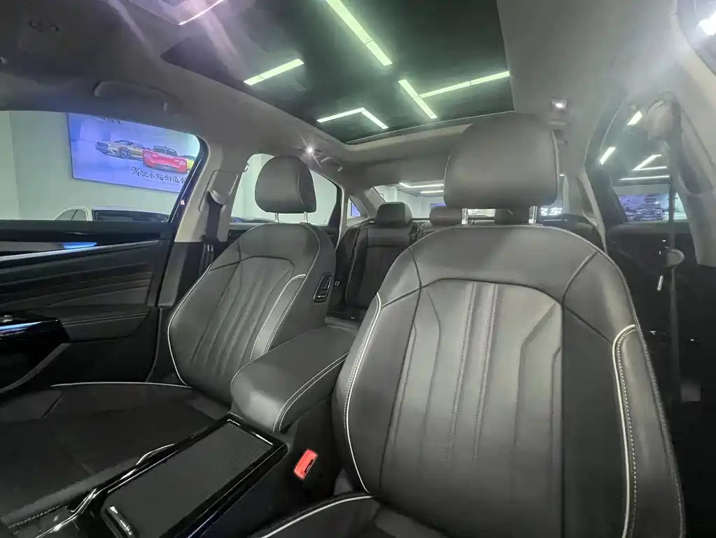 VOLKSWAGEN PASSAT 2022