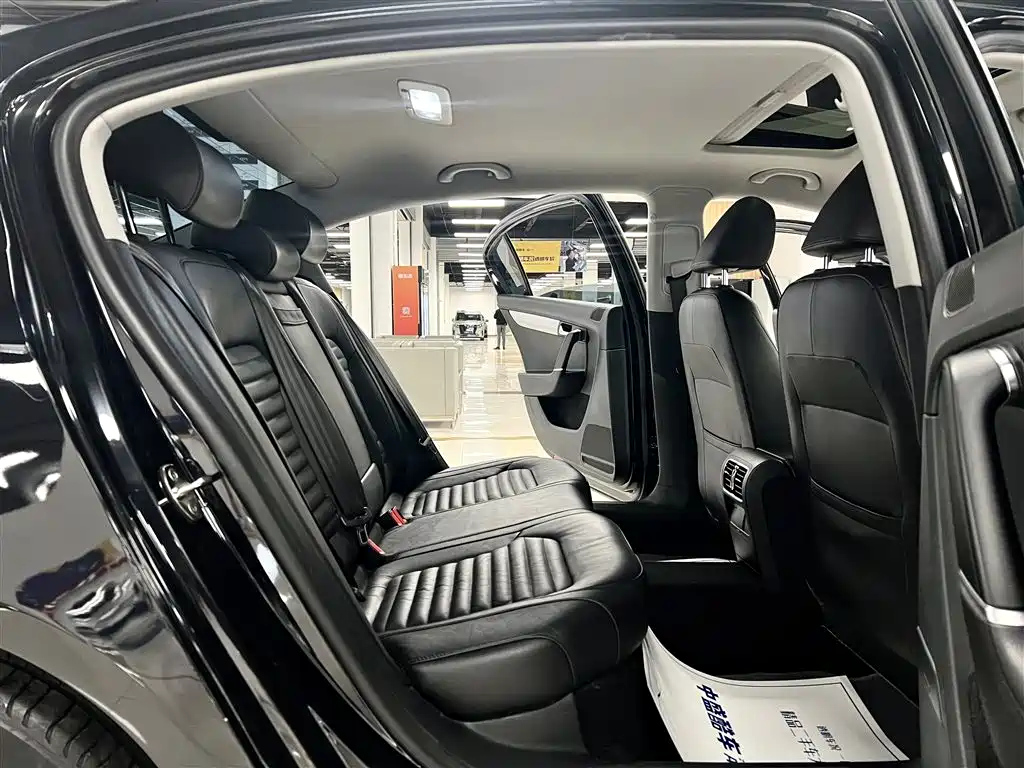 VOLKSWAGEN MAGOTAN 2016