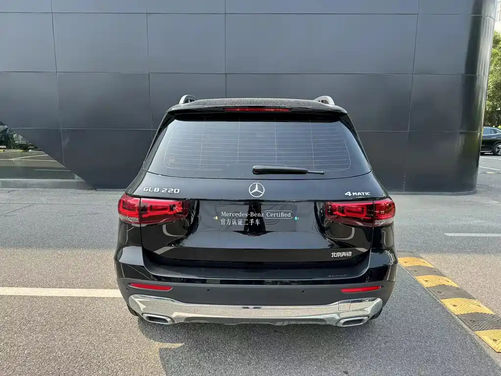MERCEDES BENZ GLB 2023