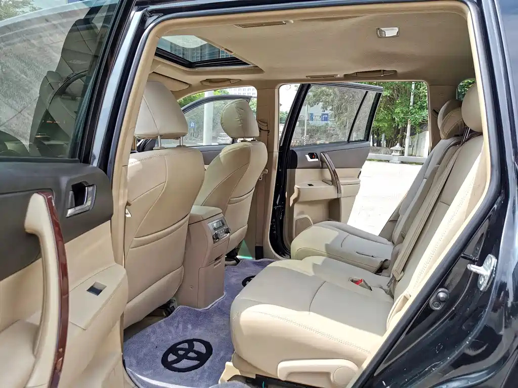 TOYOTA HIGHLANDER 2010