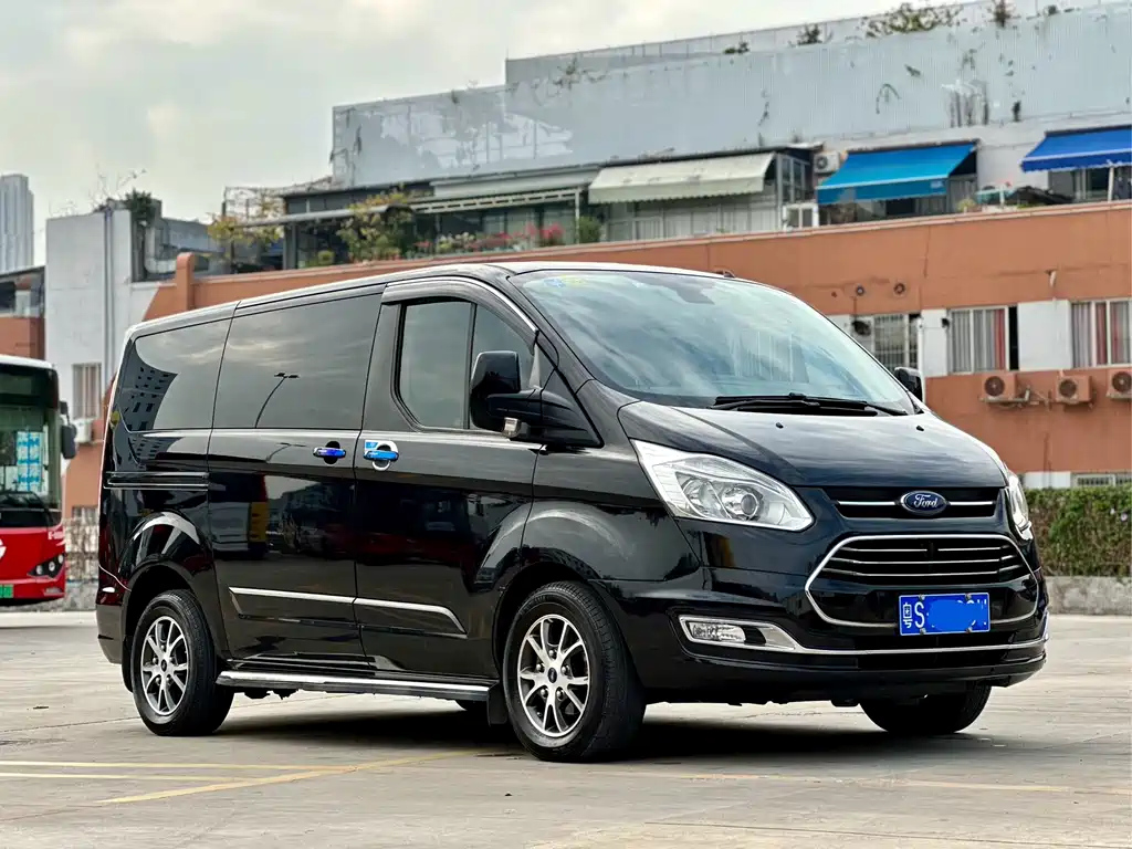 FORD TOUREO 2018