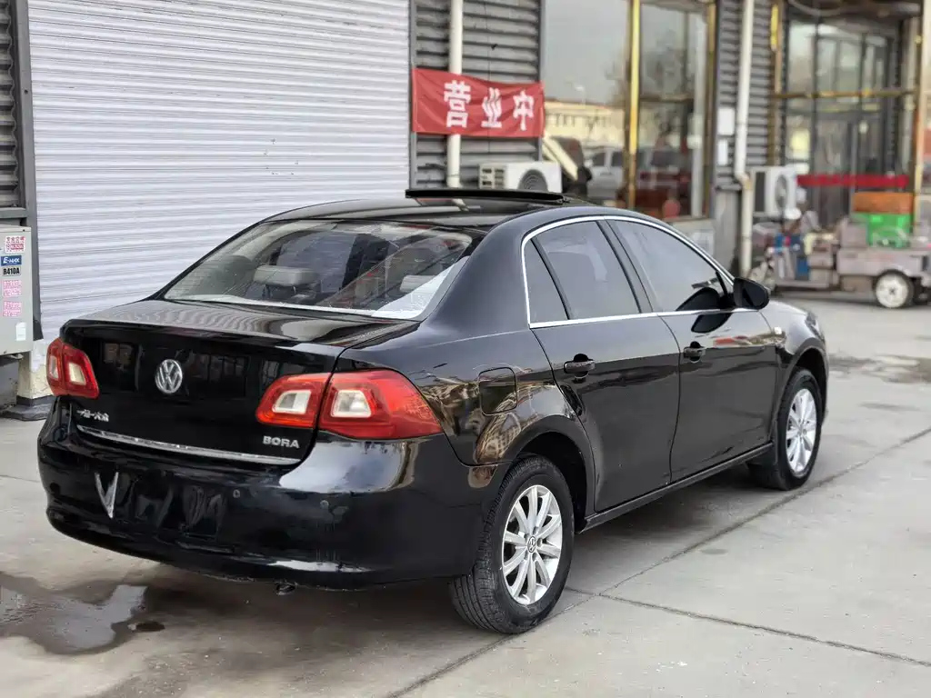 VOLKSWAGEN BORA 2012