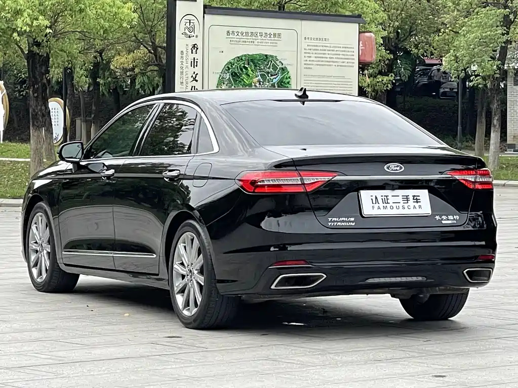 FORD TAURUS 2021
