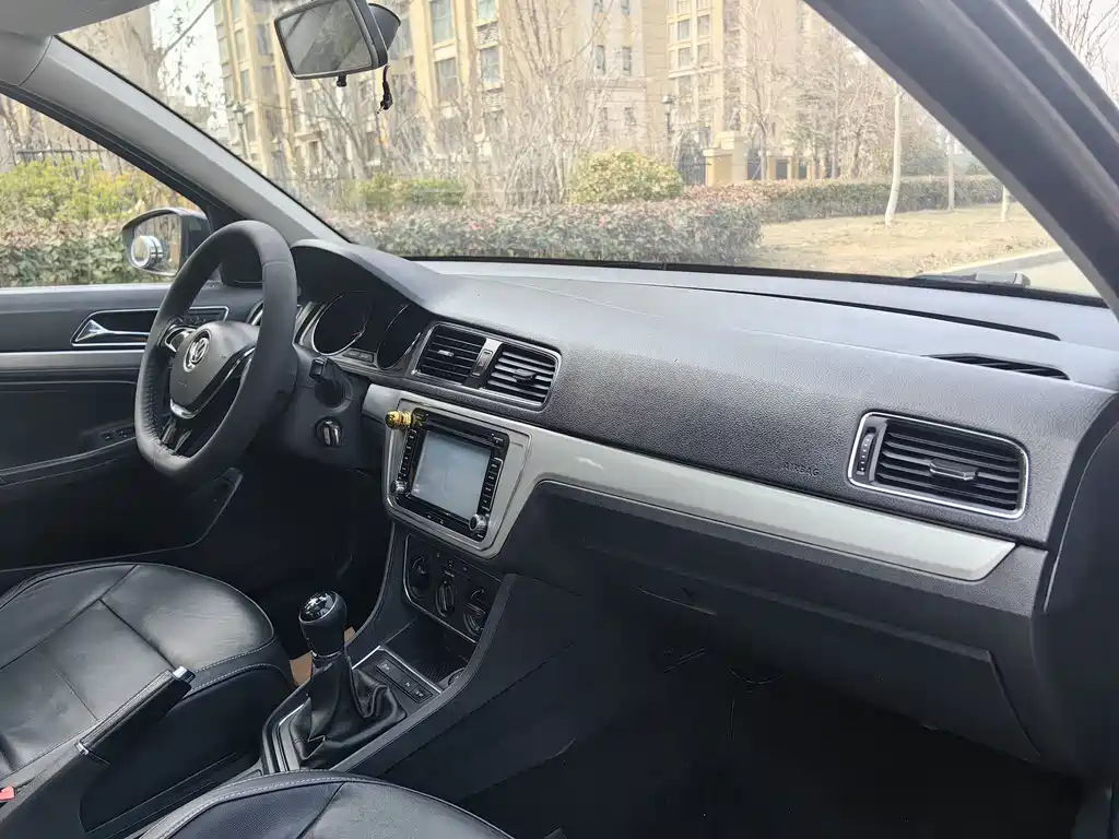 VOLKSWAGEN LAVIDA 2016