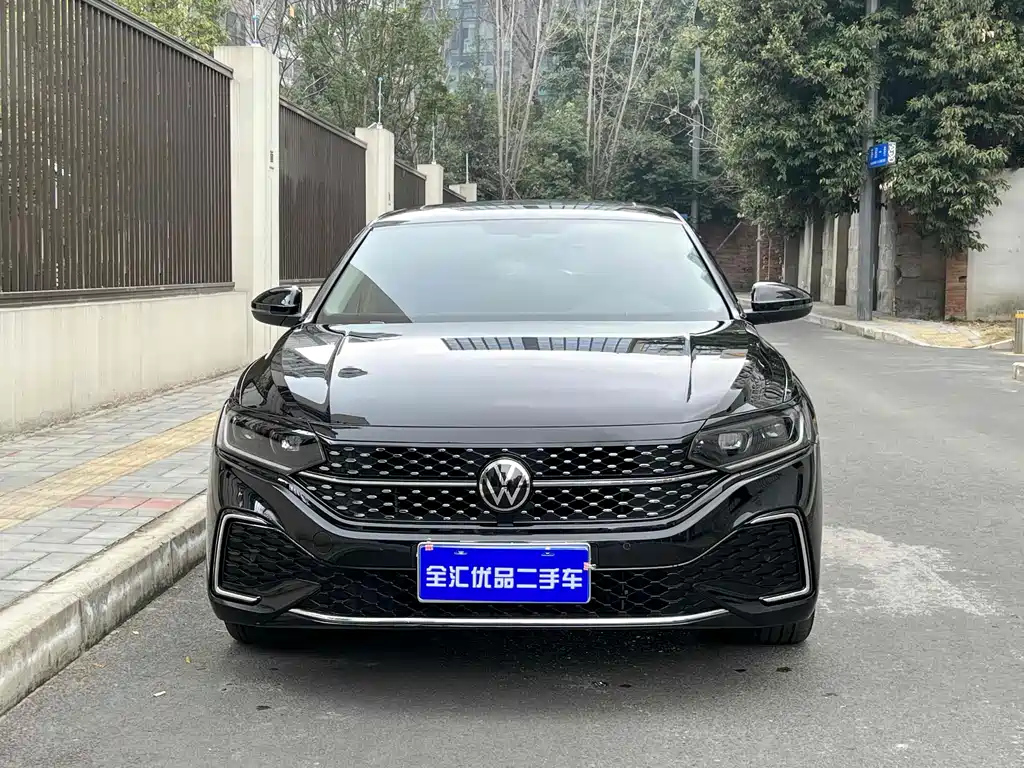 VOLKSWAGEN PASSAT 2022
