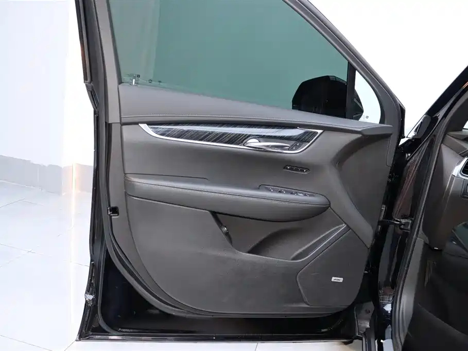 CADILLAC XT6 2021