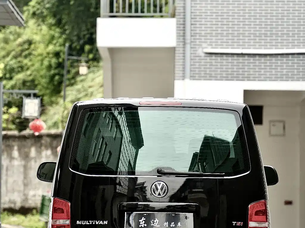 VOLKSWAGEN MULTIVAN 2016