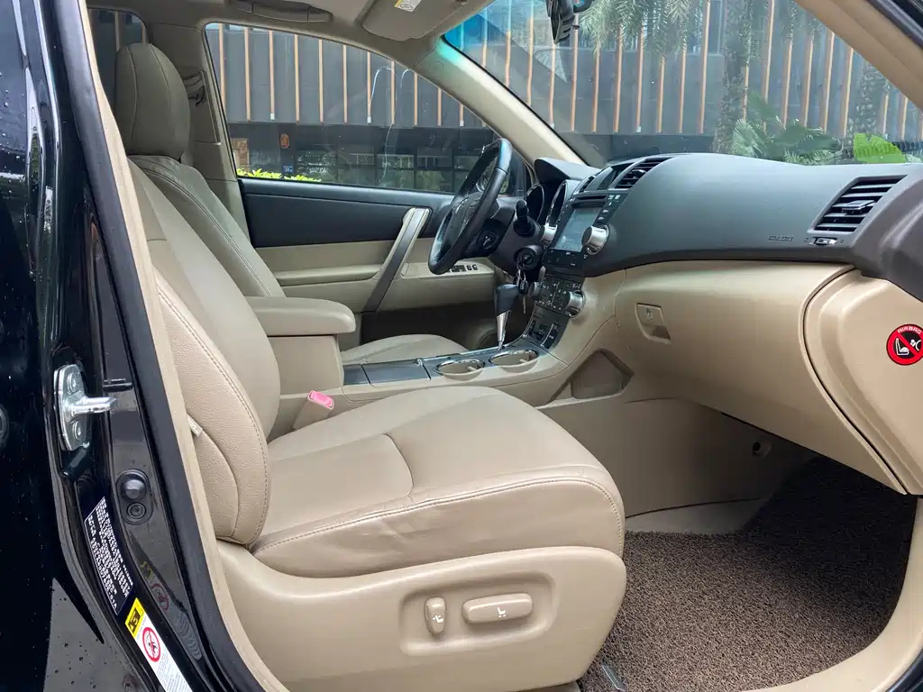 TOYOTA HIGHLANDER 2011
