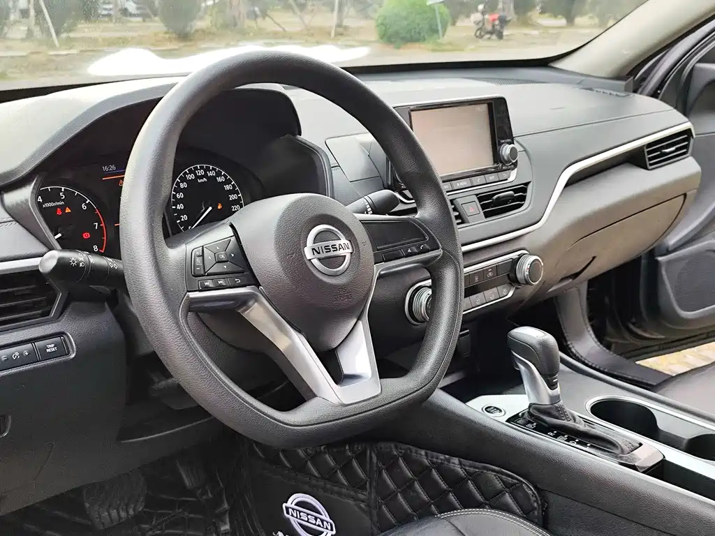 NISSAN TEANA 2020