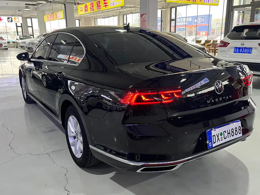 VOLKSWAGEN MAGOTAN 2022