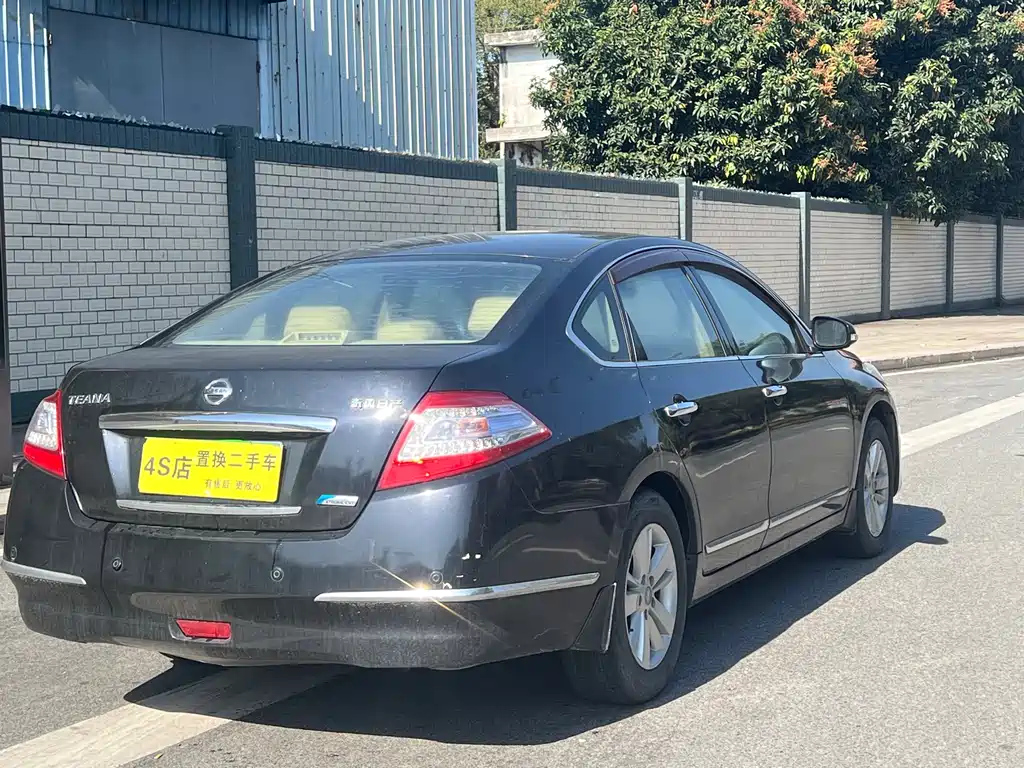 NISSAN TEANA 2011