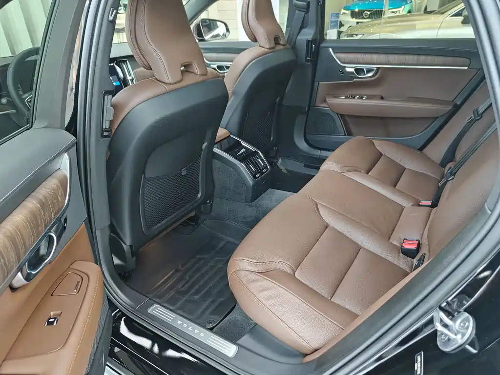 VOLVO S90 2022