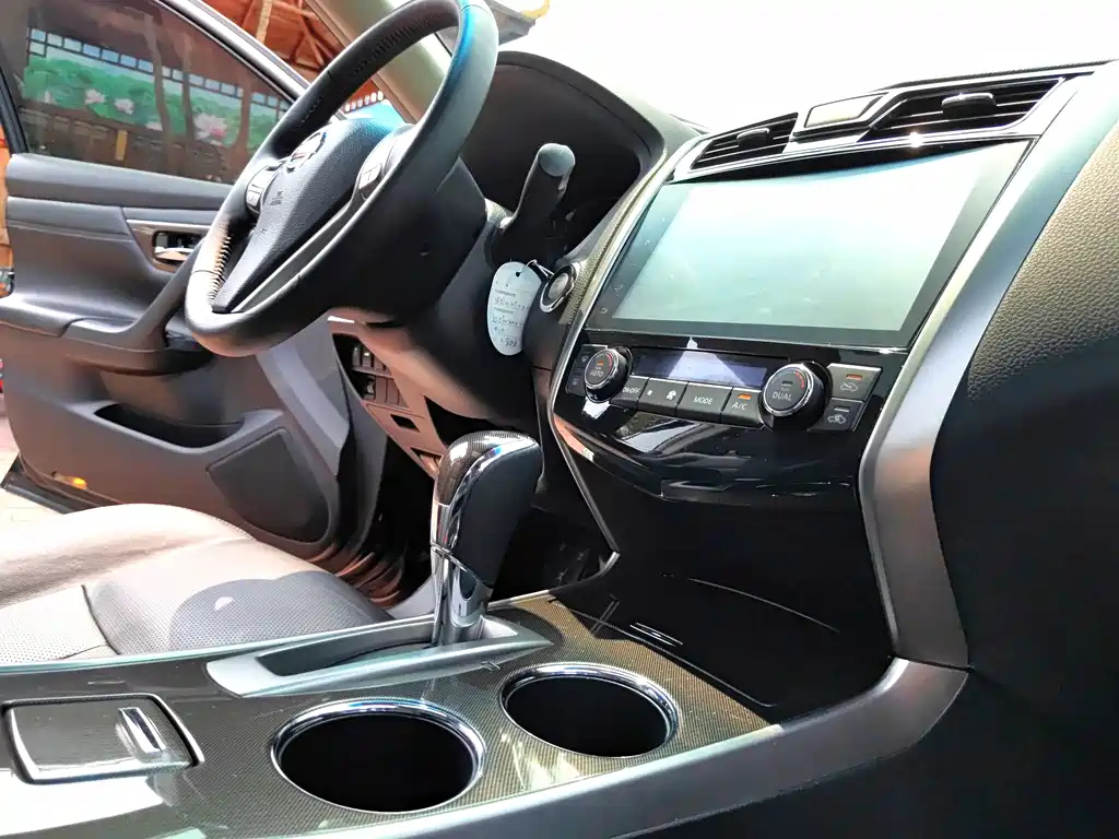 NISSAN TEANA 2016