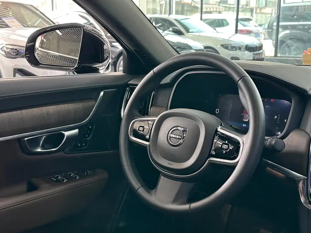 VOLVO S90 2023