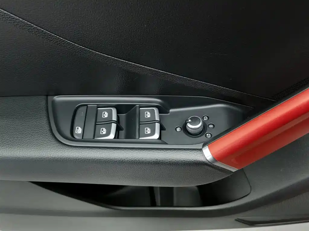 AUDI Q2L 2020