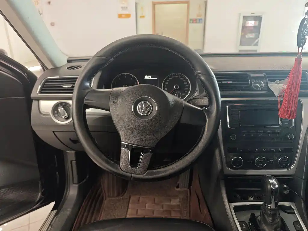 VOLKSWAGEN PASSAT 2014