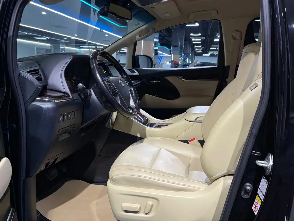 TOYOTA ALPHARD 2018