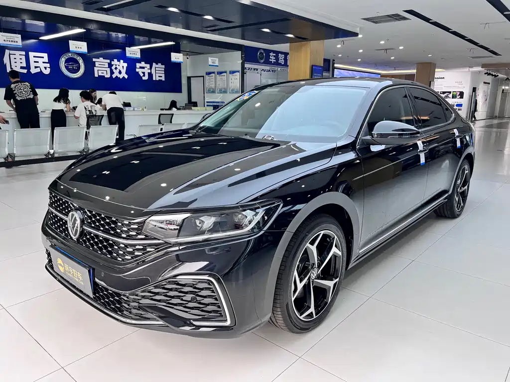 VOLKSWAGEN PASSAT 2025