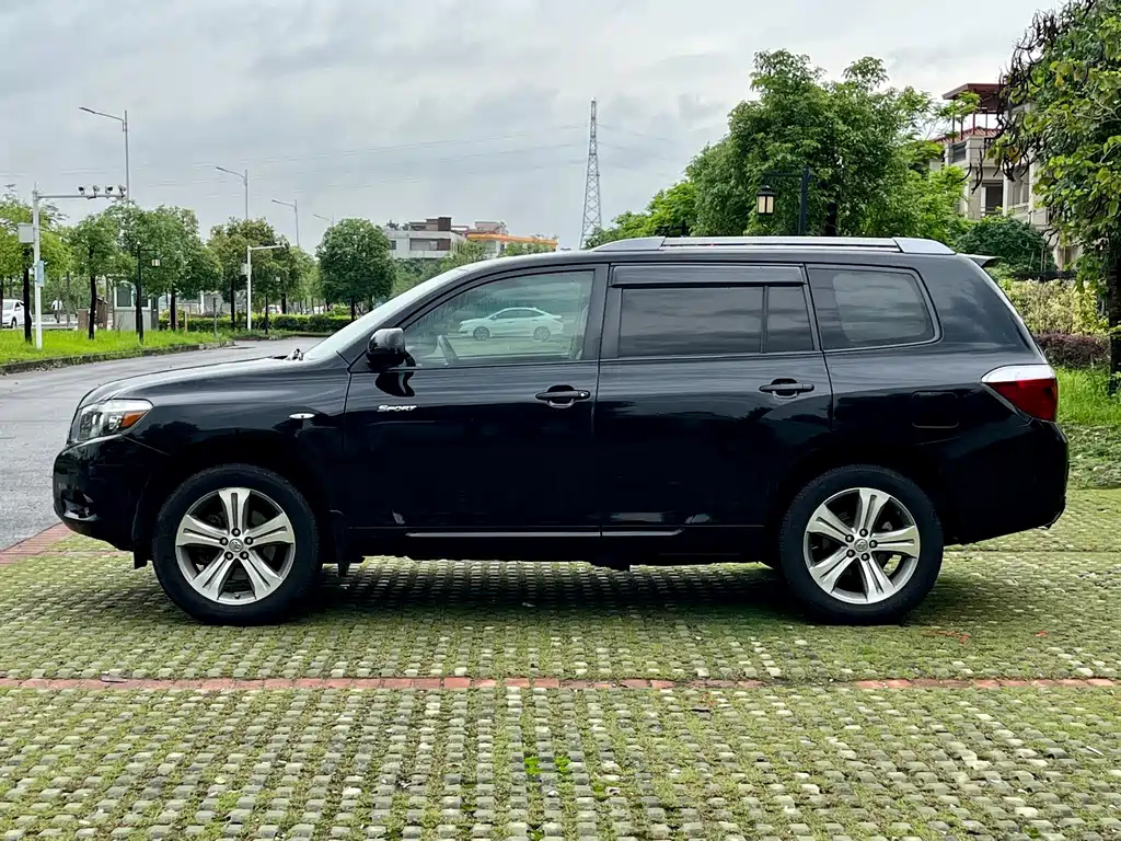 TOYOTA HIGHLANDER 2011