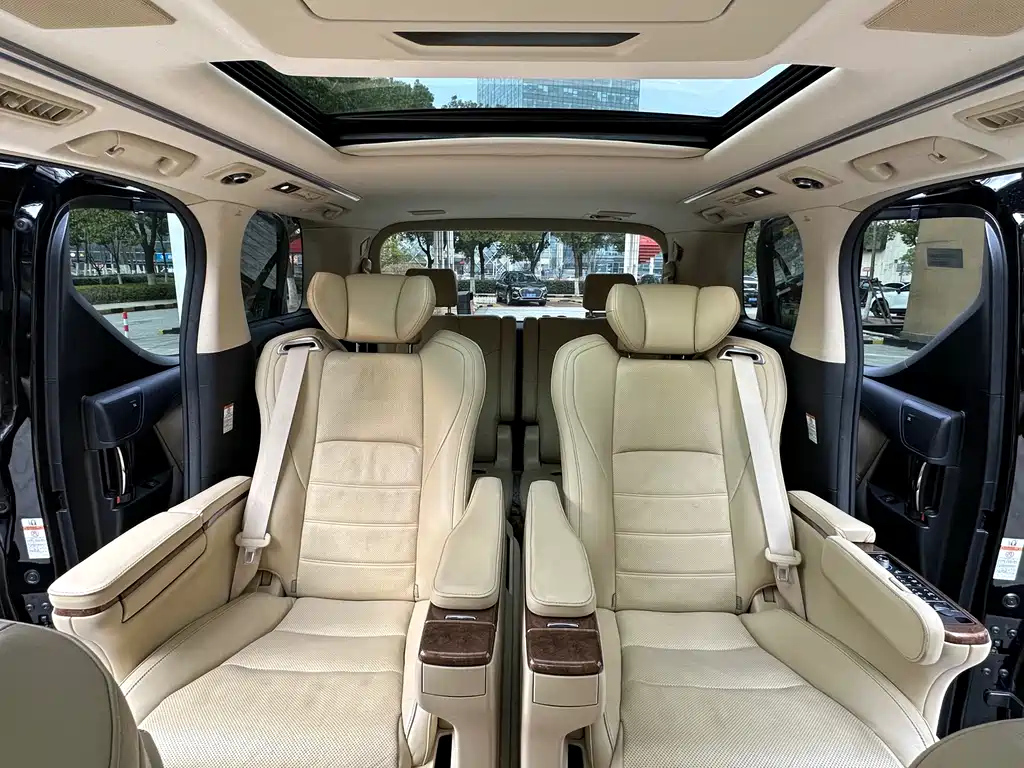 TOYOTA ALPHARD 2017