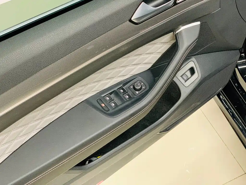 VOLKSWAGEN MAGOTAN 2023