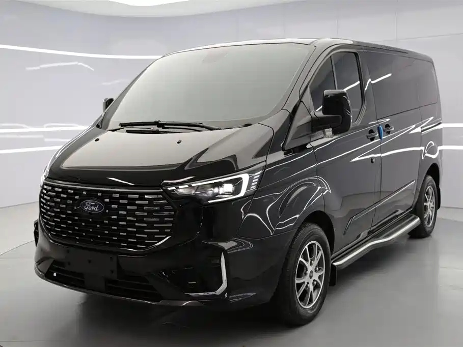 FORD TOUREO 2023