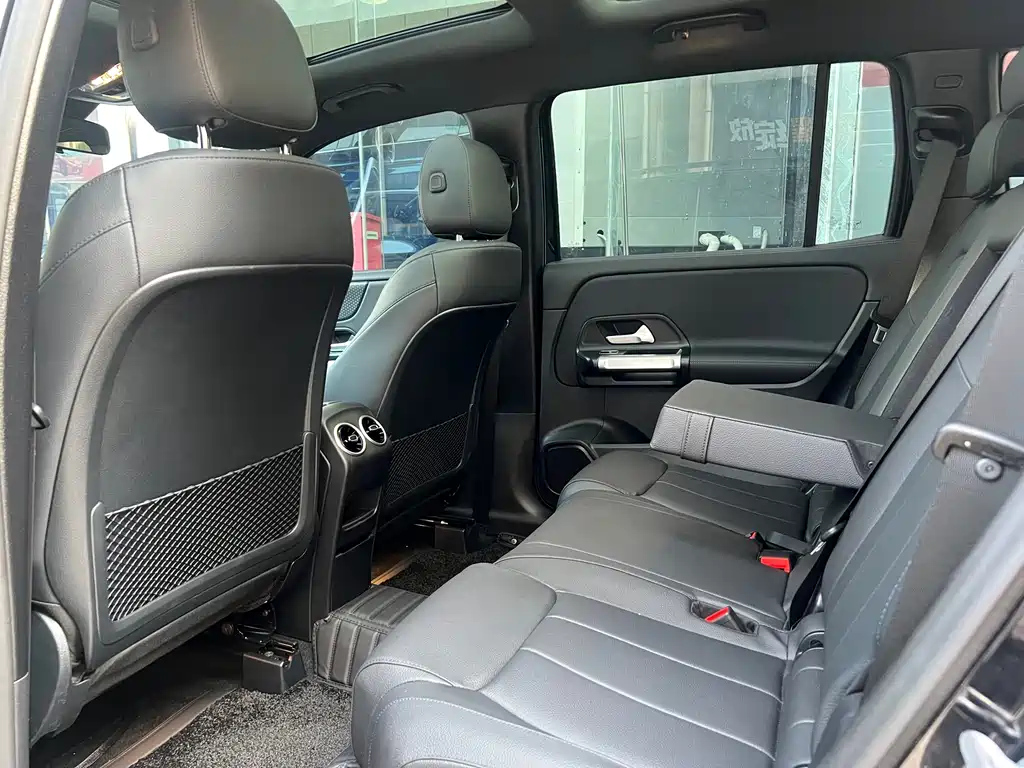MERCEDES BENZ GLB 2024