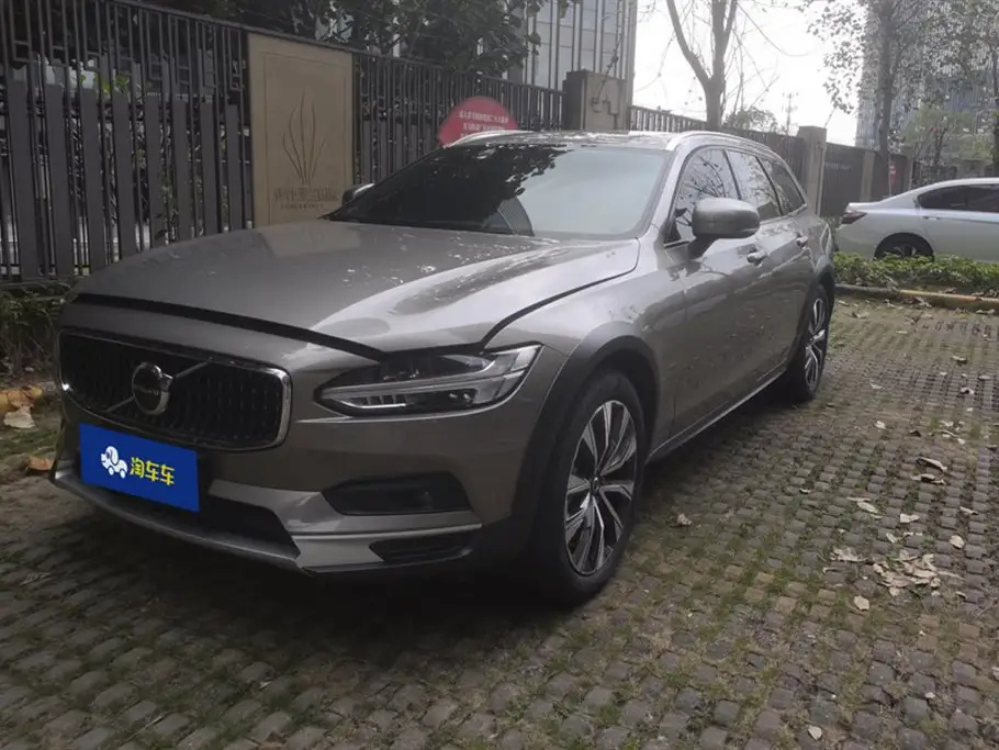 VOLVO V90 2021