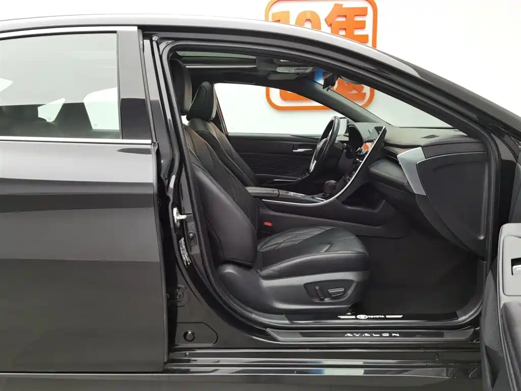 TOYOTA AVALON 2019