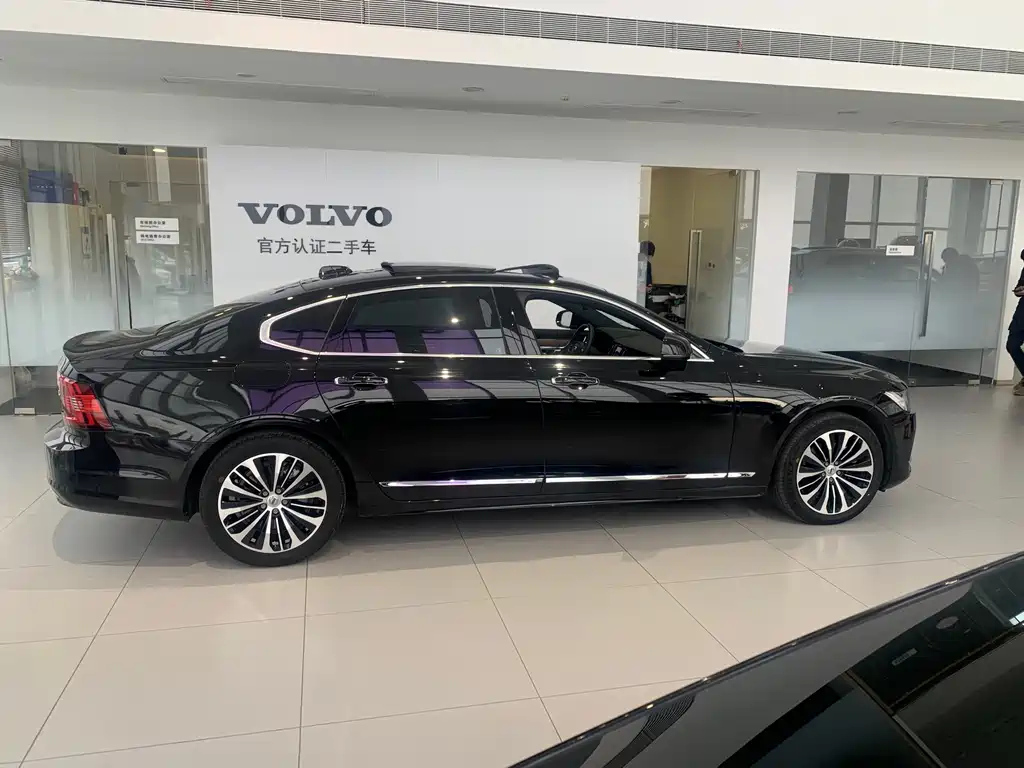VOLVO S90 2022