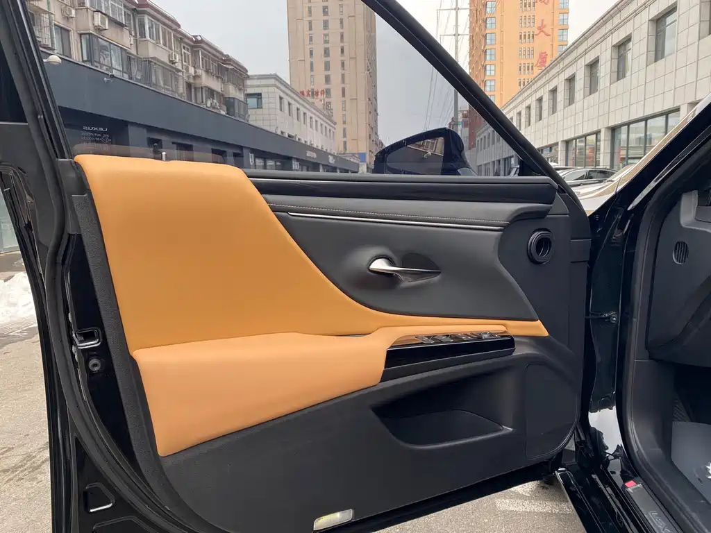 LEXUS ES 2023