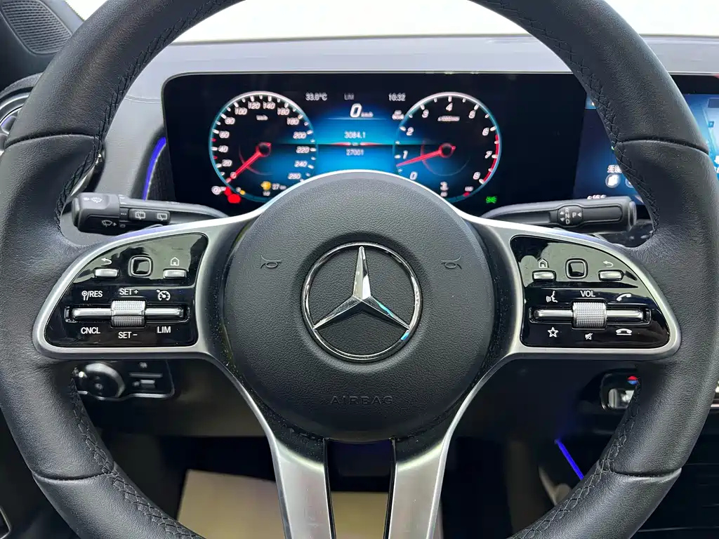 MERCEDES BENZ GLB 2023