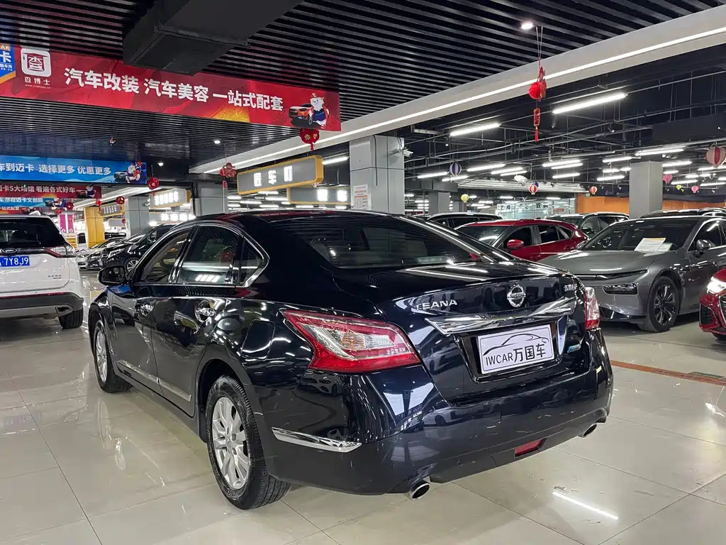 NISSAN TEANA 2015