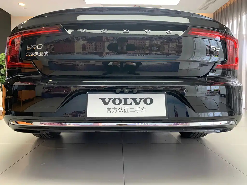 VOLVO S90 2021