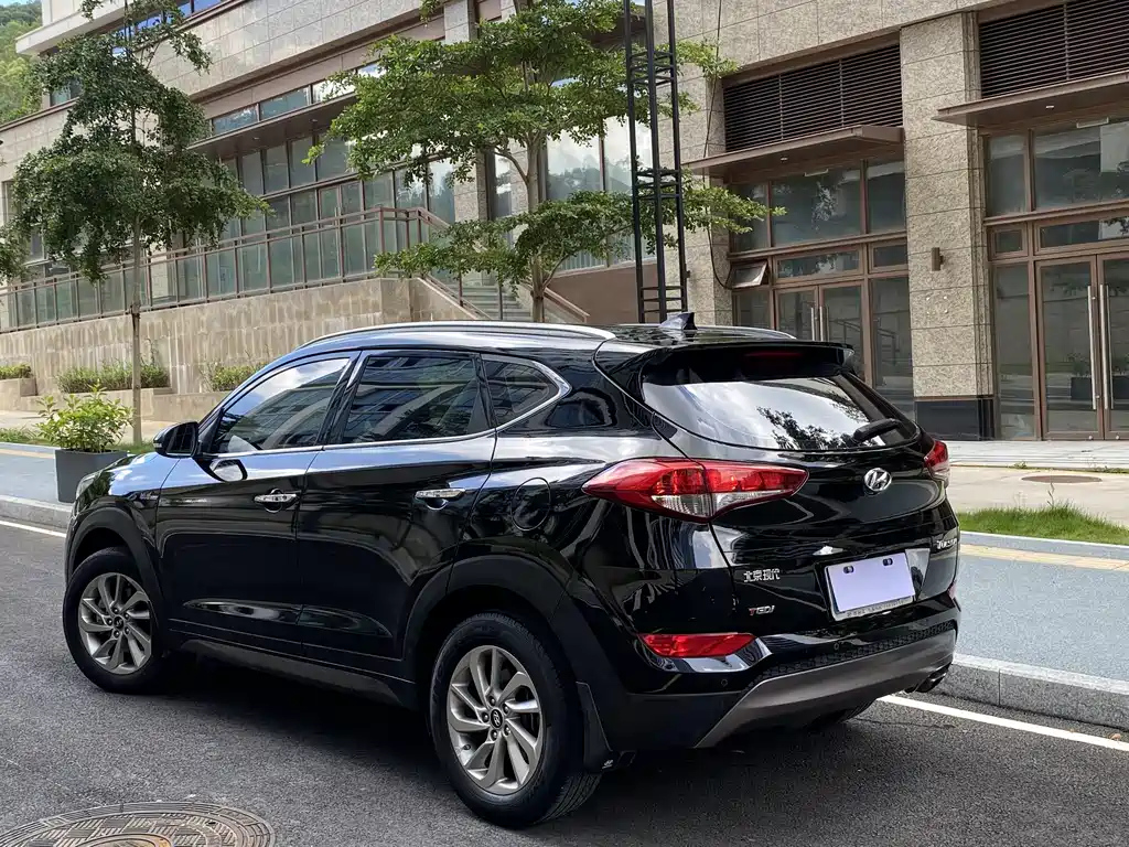 HYUNDAI TUCSON 2015