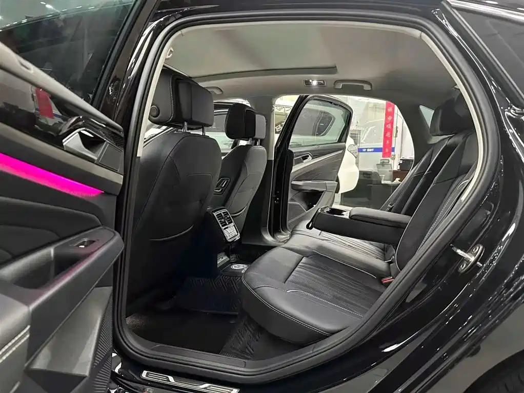 VOLKSWAGEN PASSAT 2023