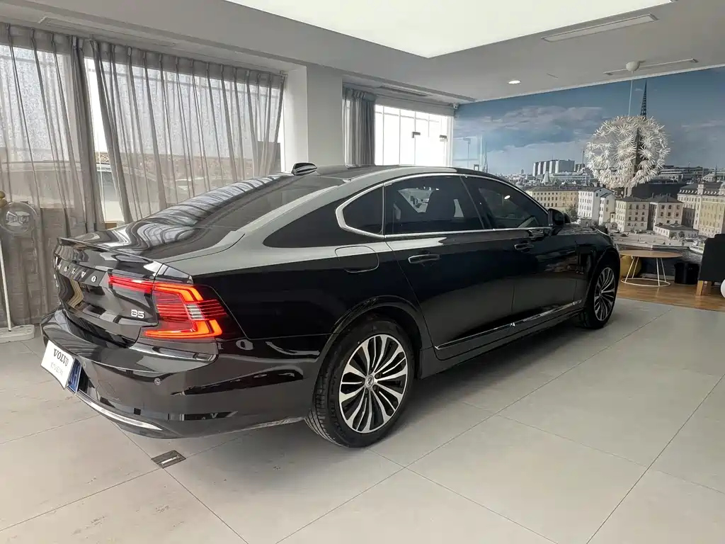 VOLVO S90 2024