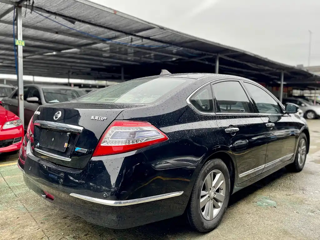 NISSAN TEANA 2011