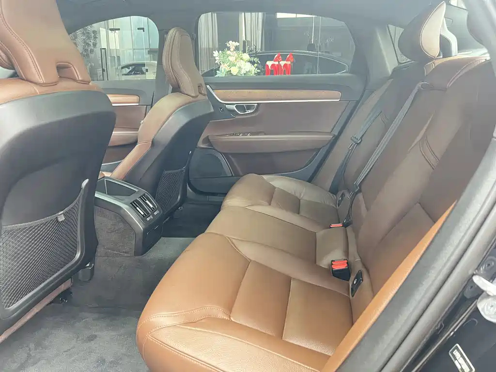 VOLVO S90 2022