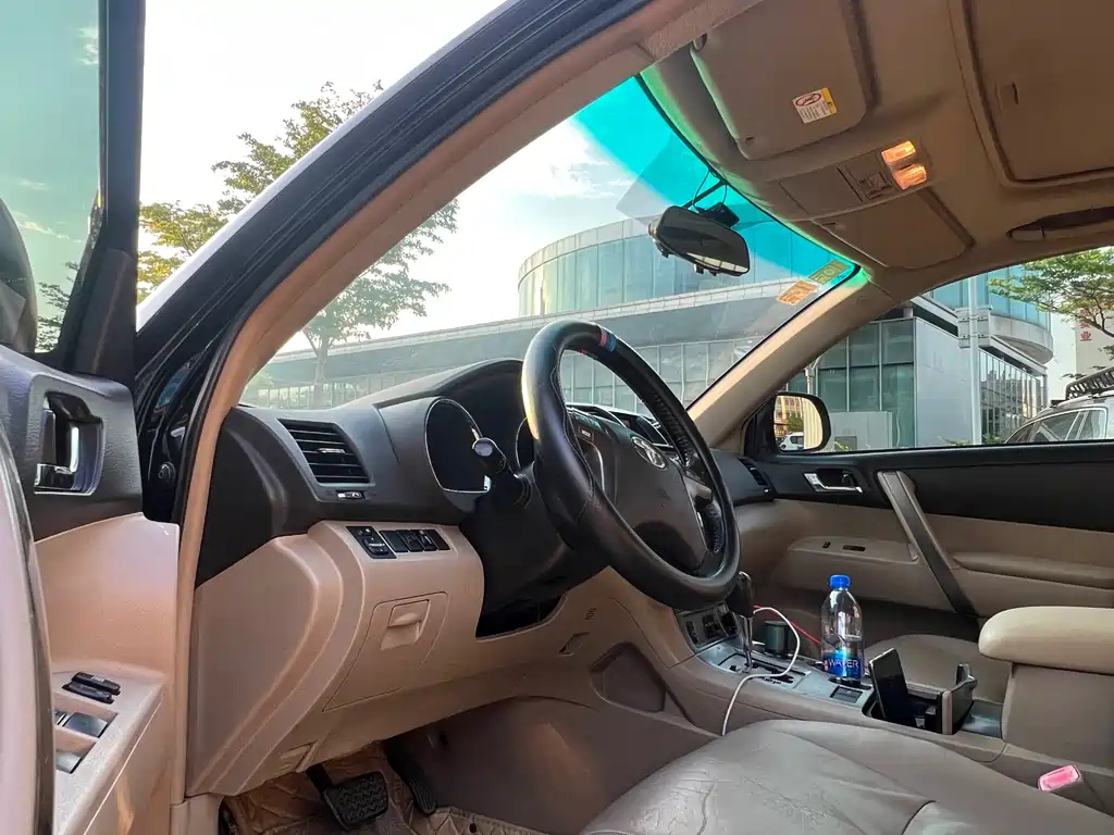 TOYOTA HIGHLANDER 2011