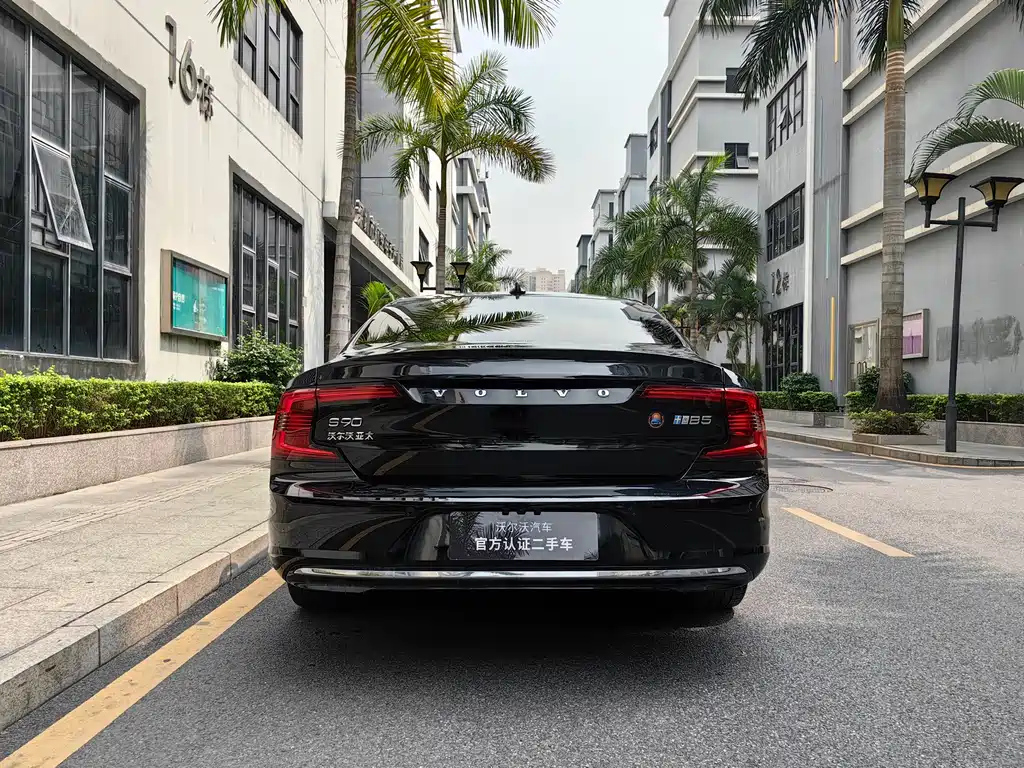 VOLVO S90 2022