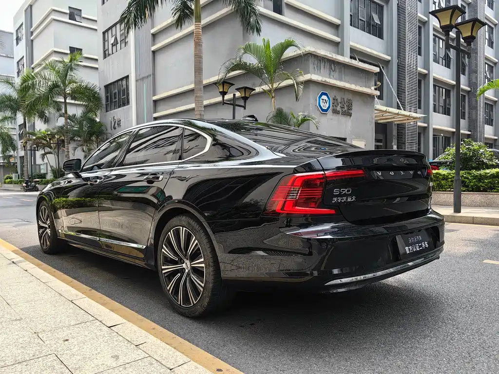 VOLVO S90 2022