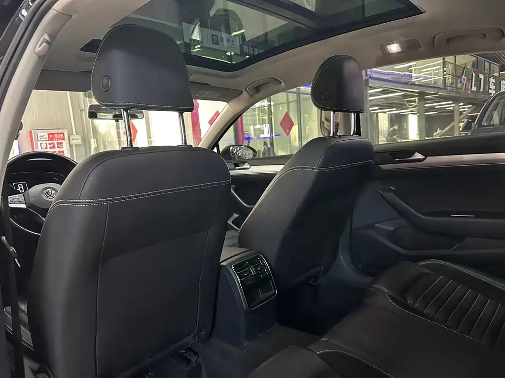 VOLKSWAGEN MAGOTAN 2020