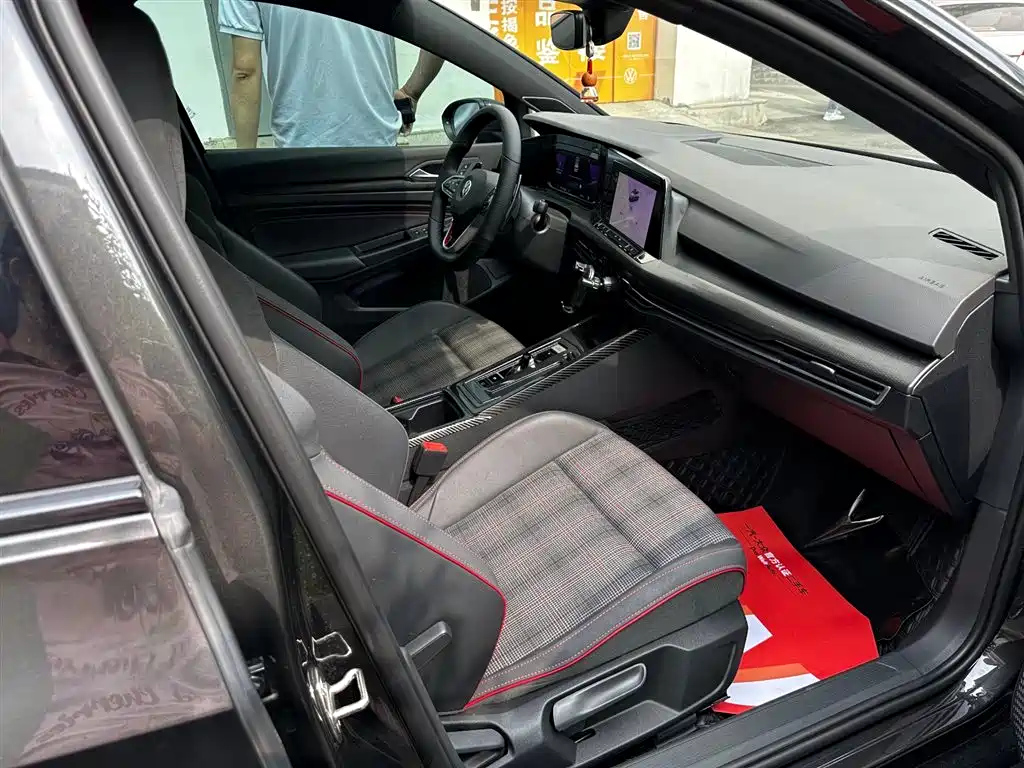 VOLKSWAGEN GOLF 2022